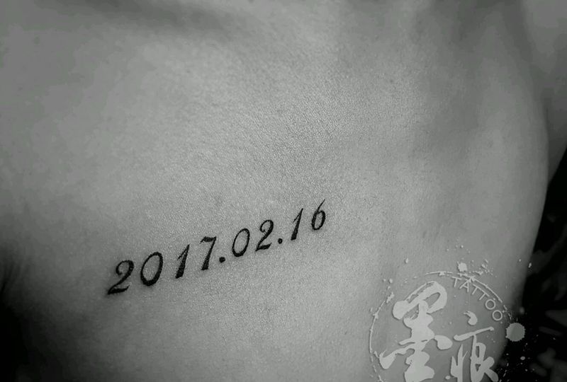 念，日期纹身图片_胸部清新几何字符原创成品纹身图案