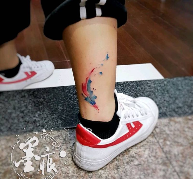 水彩．小羽毛纹身图片_腿部欧美传统清新写实几何植物静物原创成品纹身图案
