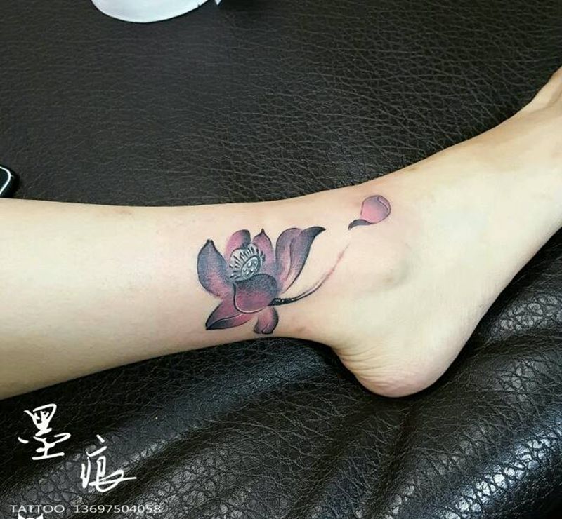 荷纹身图片_腿部脚部传统植物成品纹身图案