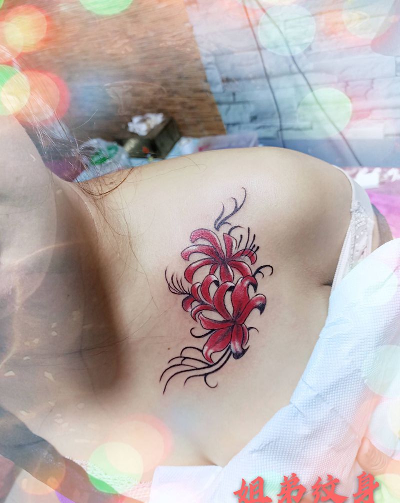 彼岸花开纹身图片_胸部纹身图案