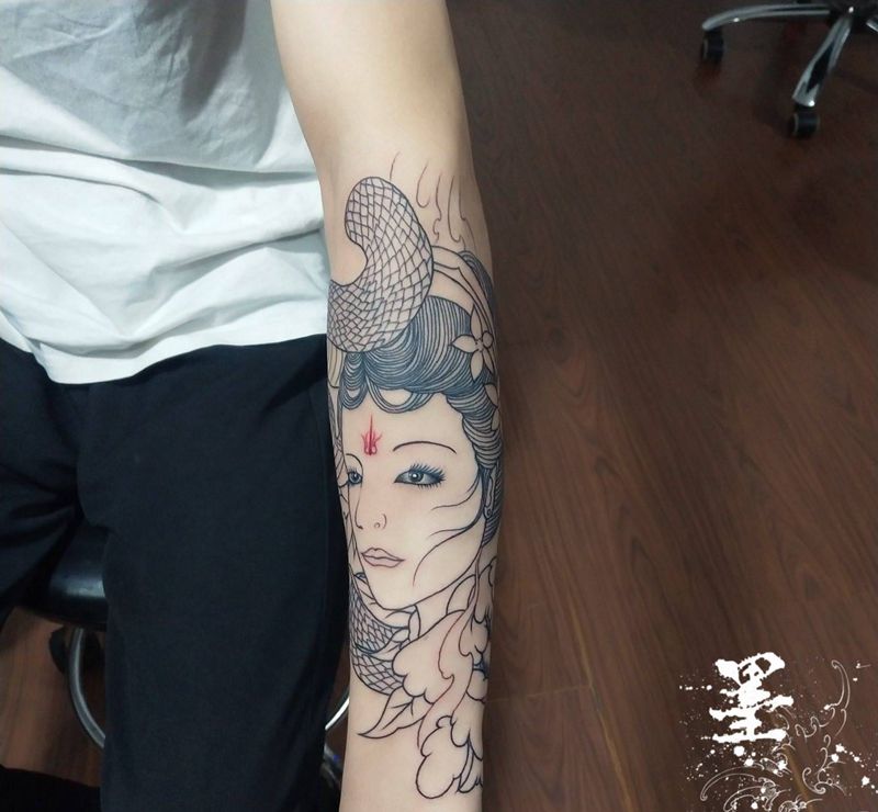 所谓线条纹身图片_手臂手部新传统纹身图案