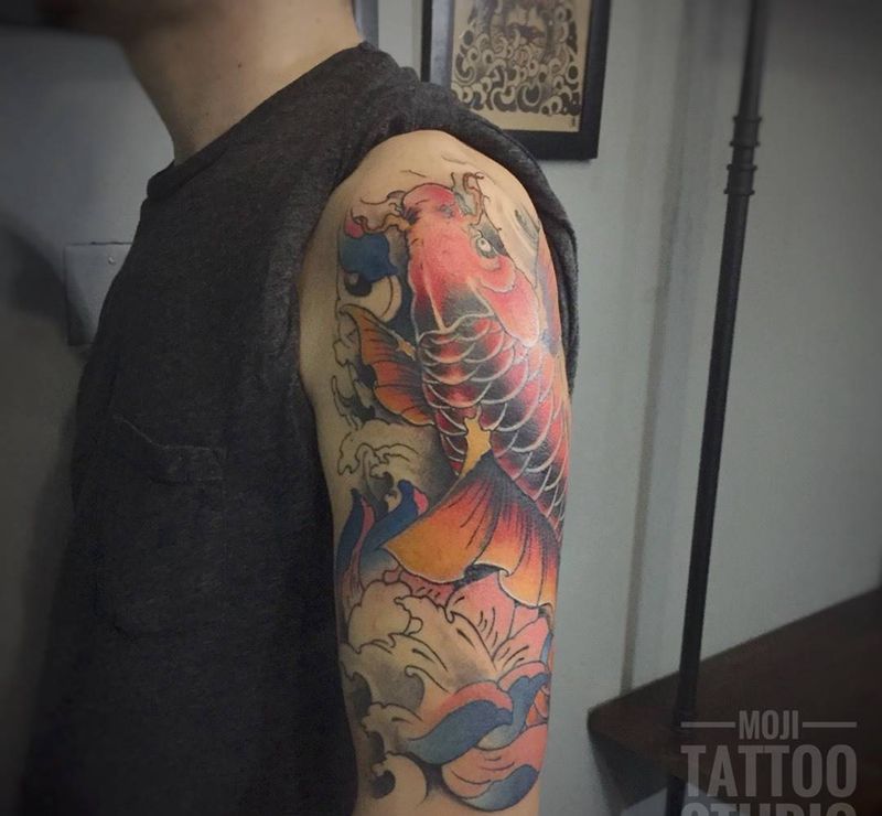 彩色鲤鱼纹身图片