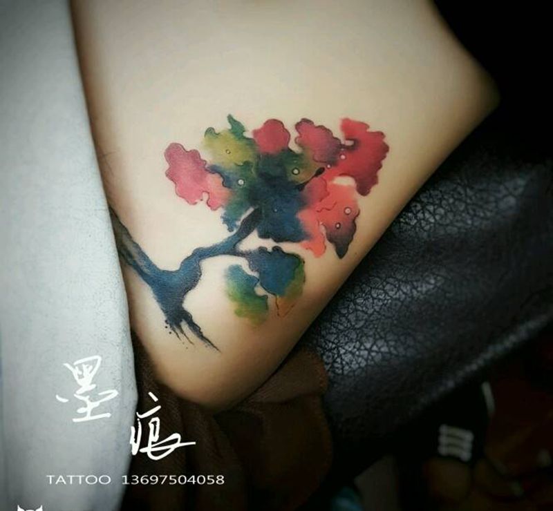 水彩树，遮盖完成纹身图片