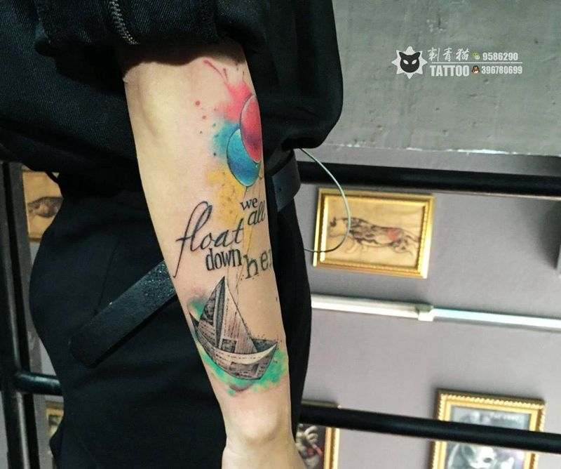 小船气球纹身图片_手臂手部水彩点刺小船气球英文字母纹身图案