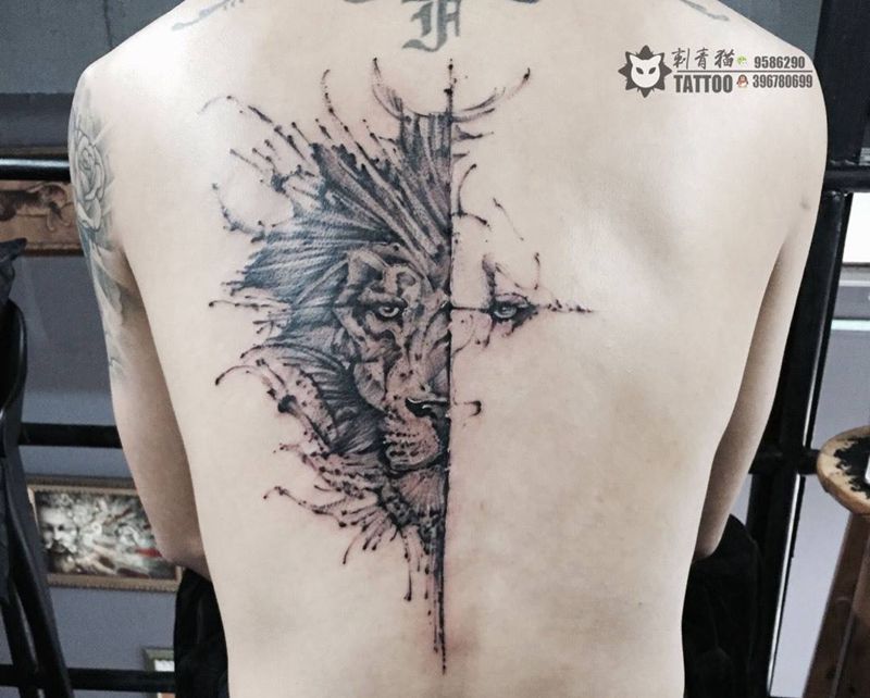 狮子纹身图片_背部点刺几何狮子纹身图案