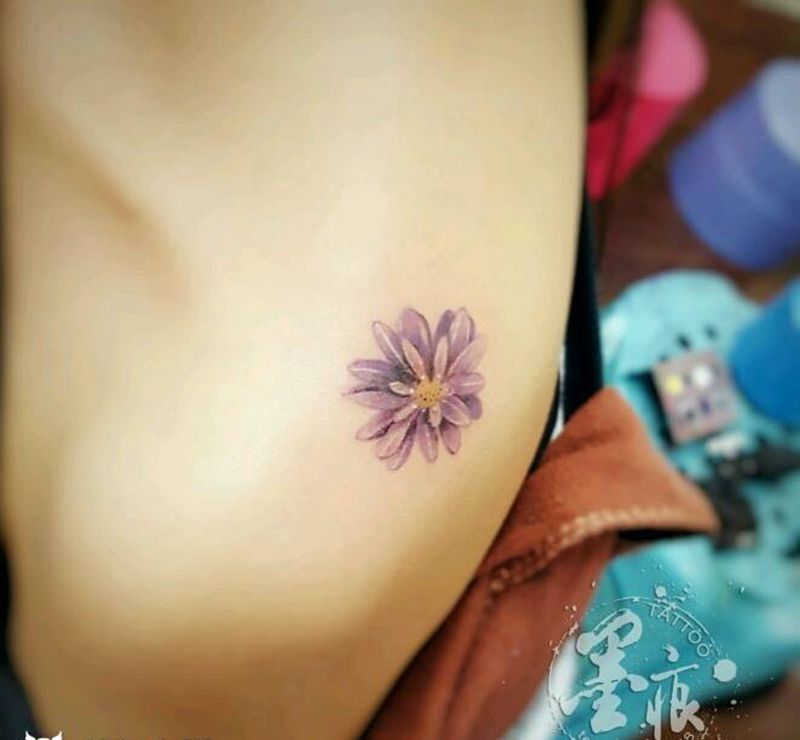母指大小《雏菊》遮盖疤痕纹身图片