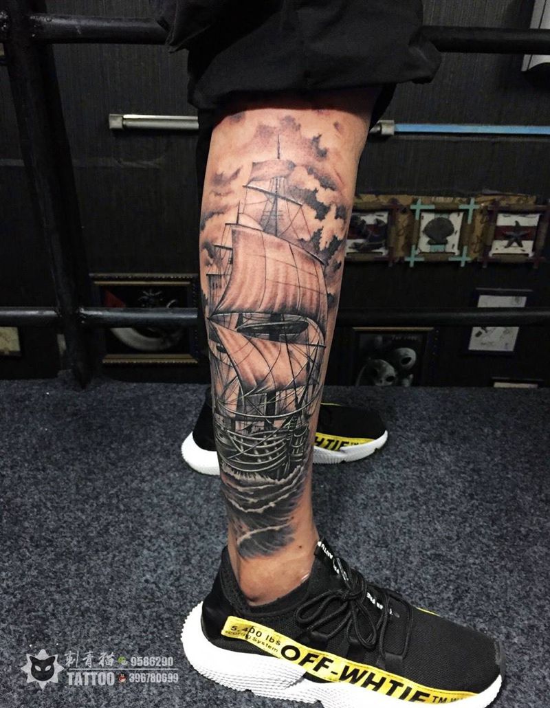 帆船纹身图片_腿部欧美写实帆船纹身图案