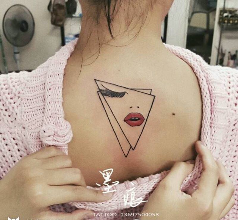 个性三角纹身图片_颈部背部欧美清新几何人物成品纹身图案