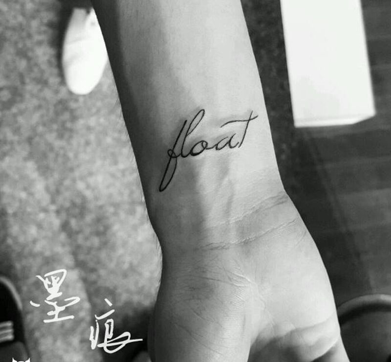 英文小作纹身图片_手部清新字符原创成品纹身图案