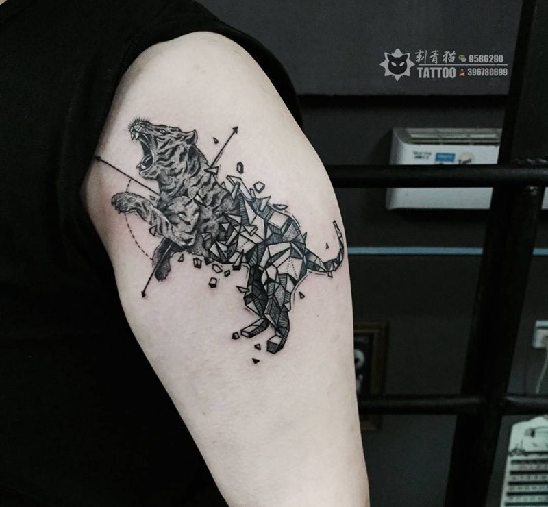 老虎纹身图片_手部手臂几何点刺老虎纹身图案