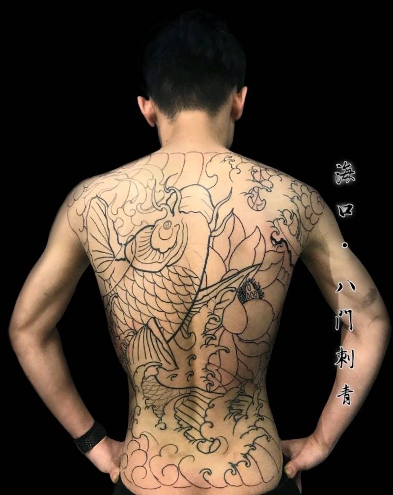 十斤大鲤鱼纹身图片_背部老传统新传统纹身图案