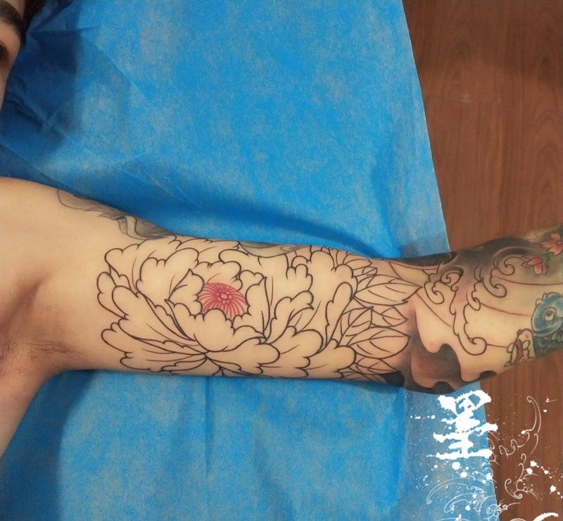 线纹身图片_手臂腿部新传统纹身图案