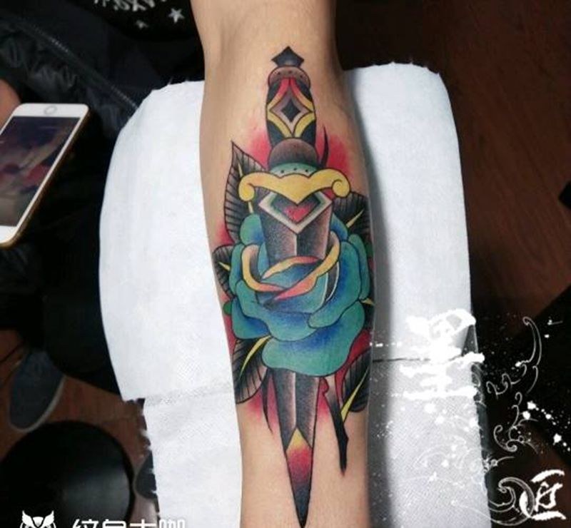 匕首纹身图片_手臂手部New SchoolOld School纹身图案