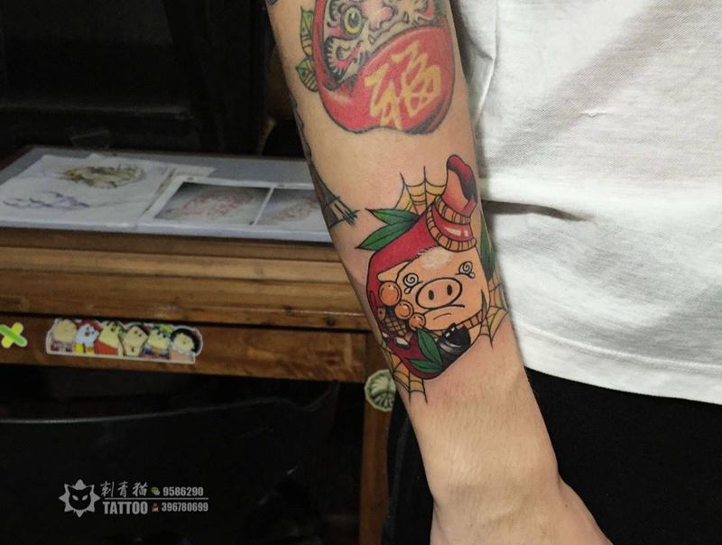 福袋纹身图片_成品手臂手部清新传统动物猪纹身图案