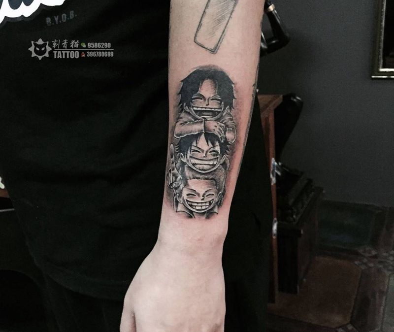 艾斯路飞萨博纹身图片_手部手臂New School海贼王路飞动漫纹身图案