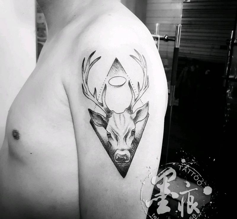鹿纹身图片