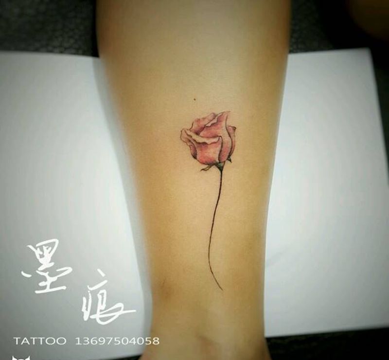 小花一朵纹身图片_腿部脚部清新植物成品纹身图案