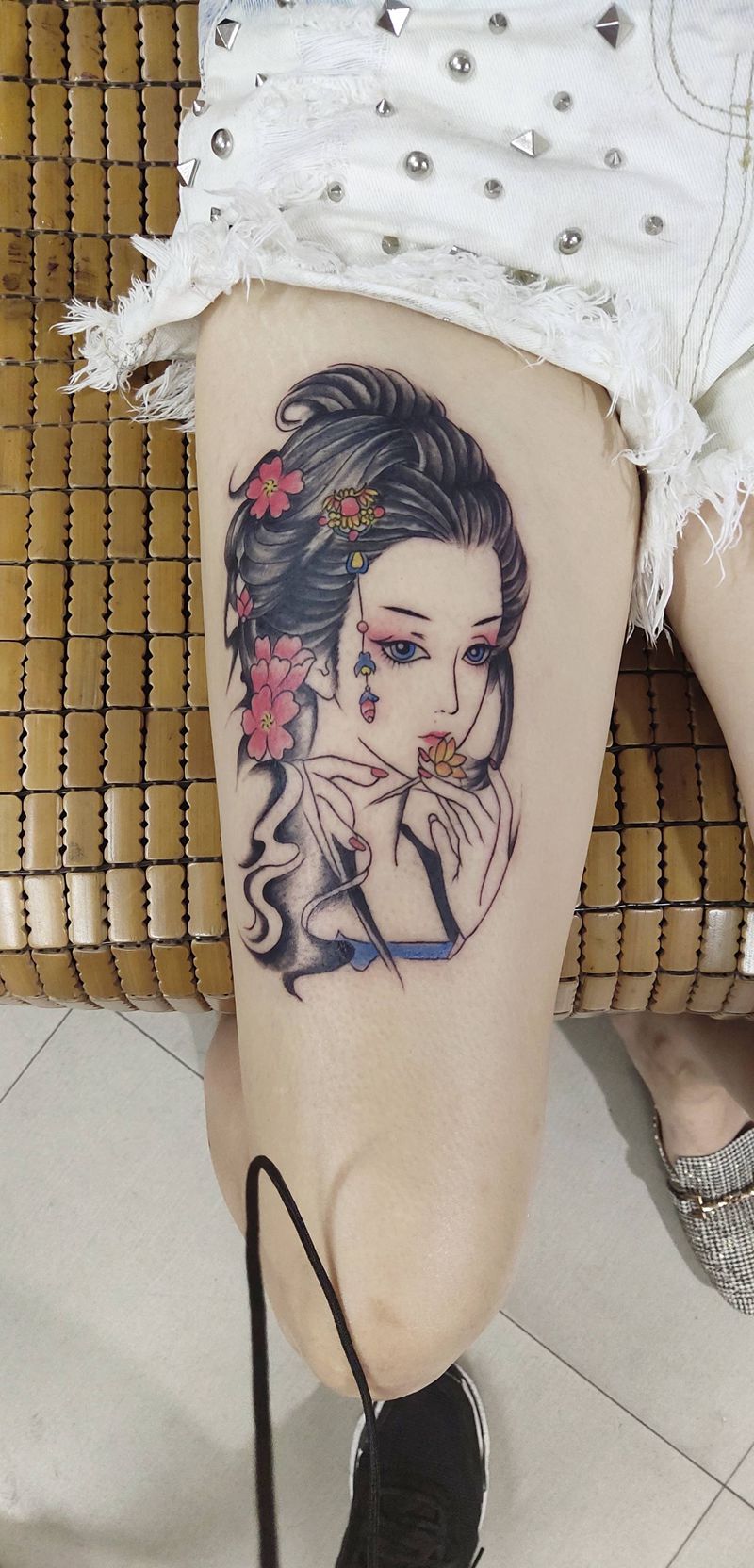 古典美人纹身图片_腿部纹身图案