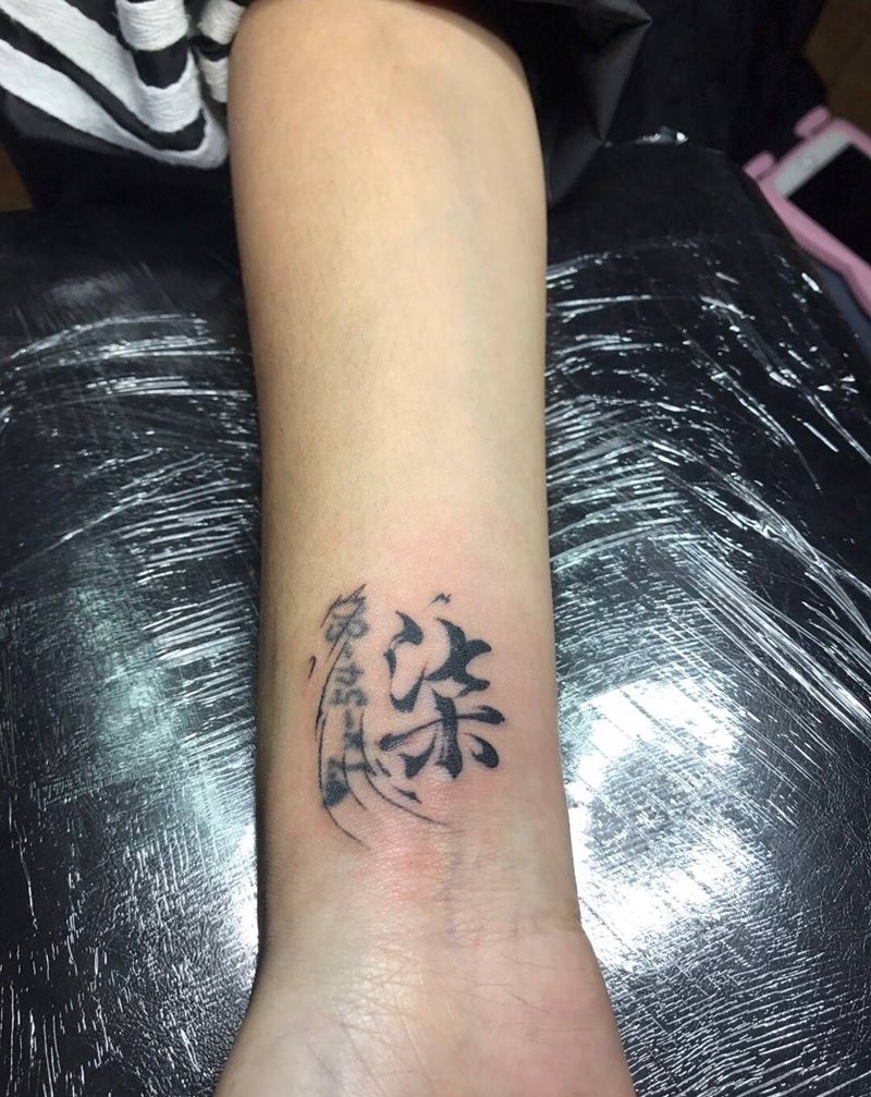 遮盖纹身图片_手部清新字符纹身图案