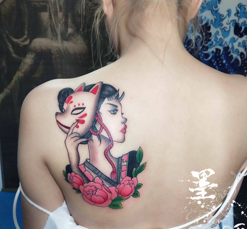 面具女纹身图片_背部新传统纹身图案