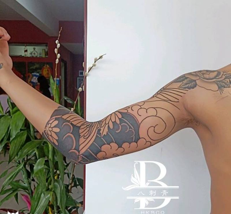 日式鲤鱼花臂纹身图片_手臂老传统纹身图案