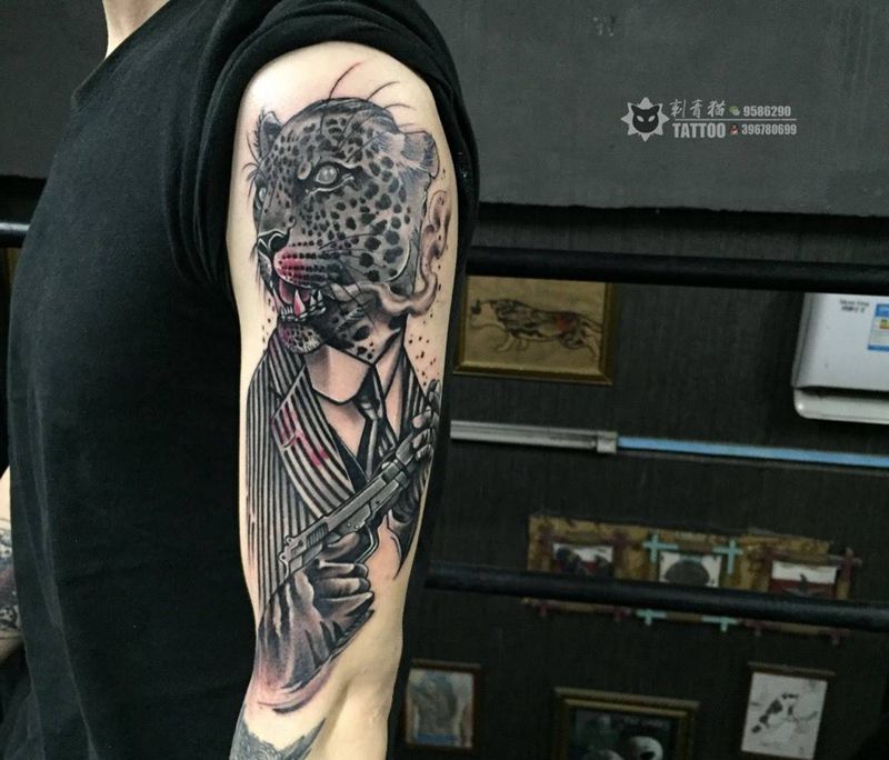 杀手豹纹身图片_手臂手部欧美写实新传统豹子手枪杀手纹身图案