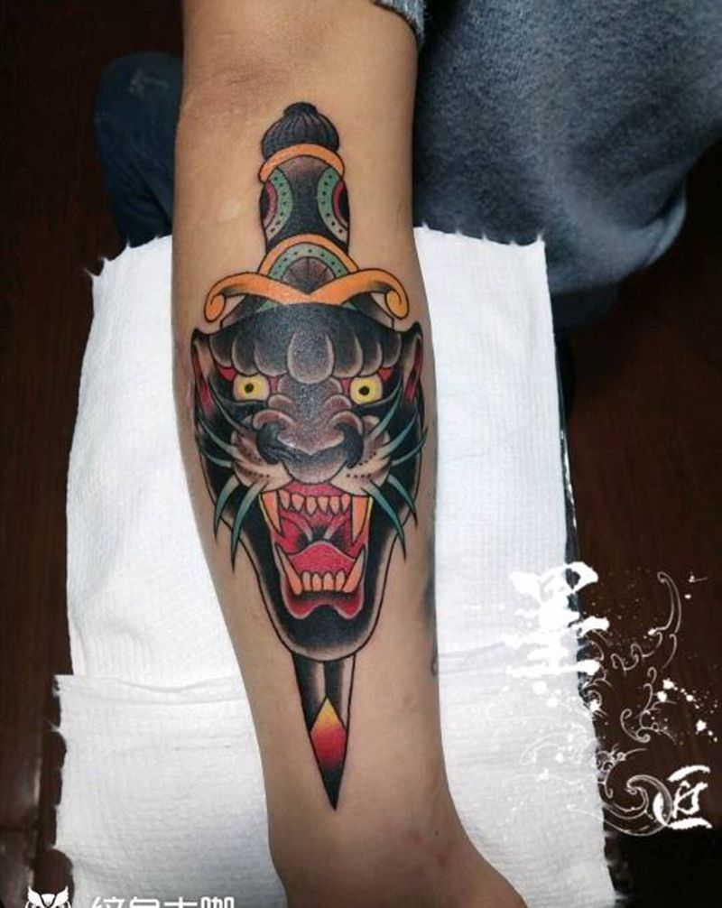 虎虎纹身图片_手部手臂New SchoolOld School纹身图案