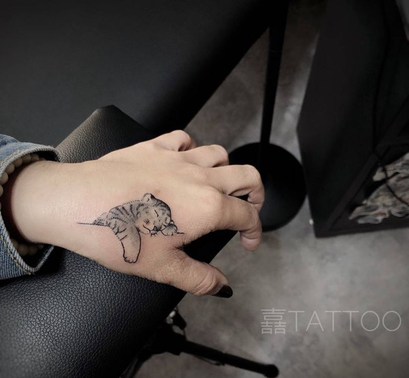 小老虎纹身图片