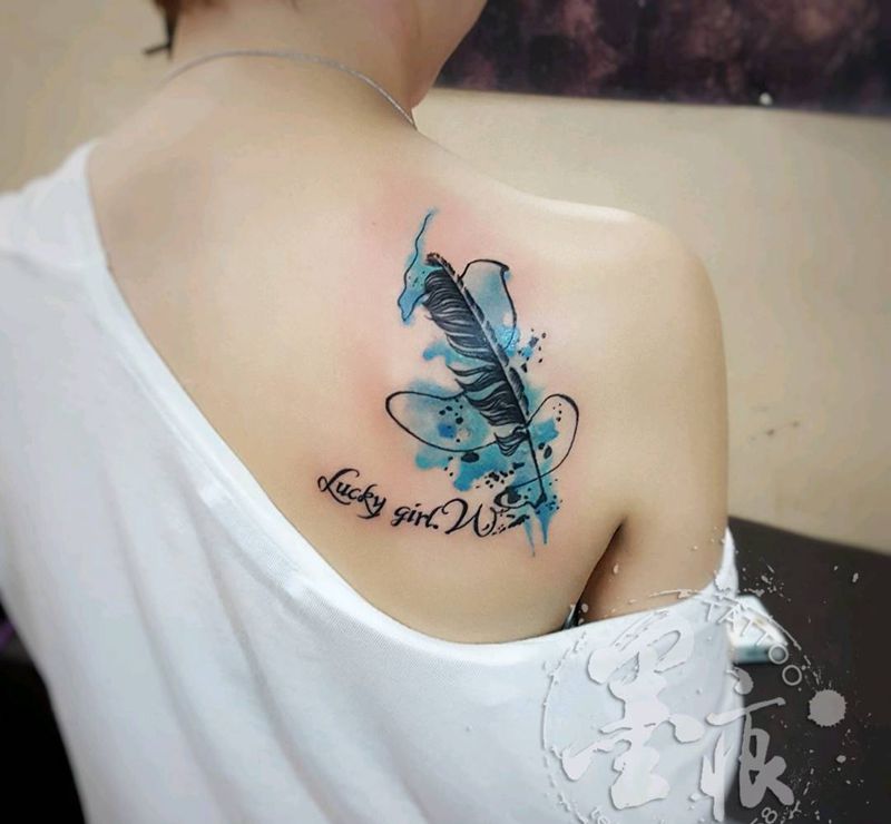 水彩【羽毛】纹身图片_肩部欧美清新静物成品纹身图案