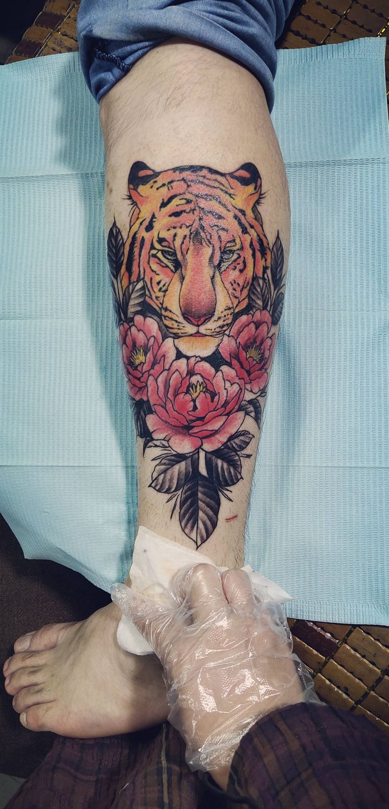 老虎纹身图片_腿部纹身图案