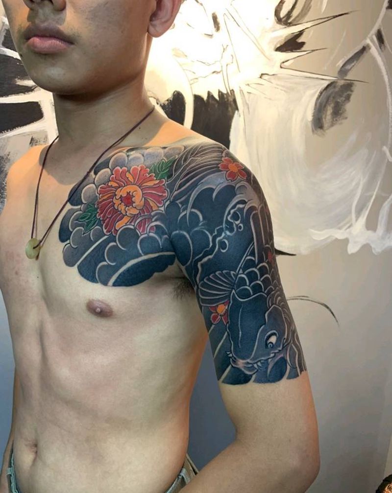 日式传统半胛纹身图片_胸部手臂老传统纹身图案