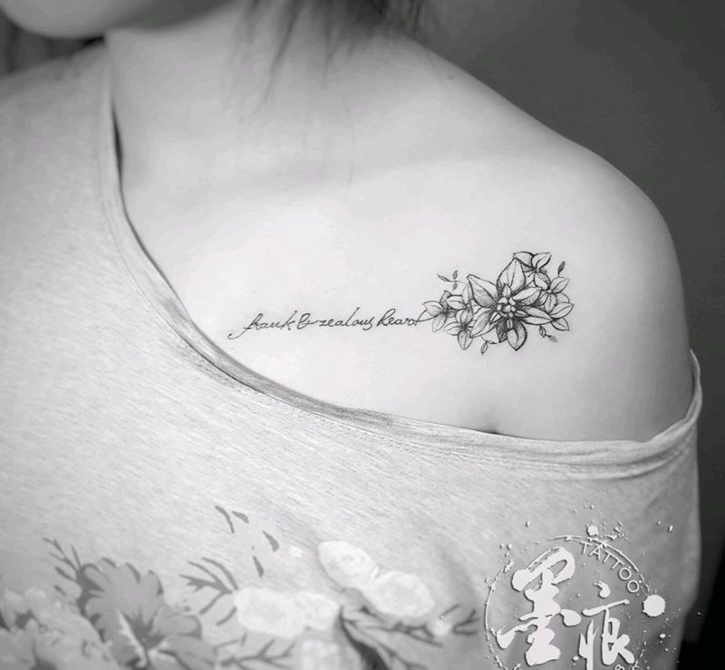 小花花纹身图片_肩部胸部清新几何字符植物原创成品纹身图案