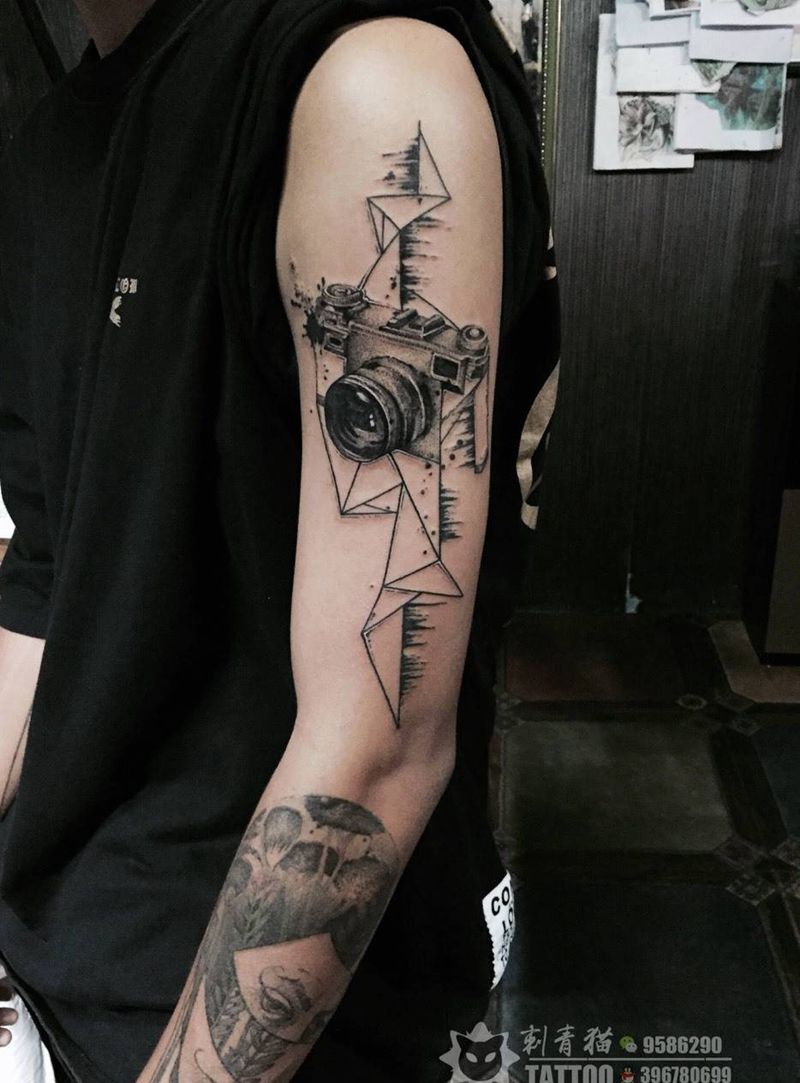 照相机纹身图片_成品手臂手部欧美清新静物几何点线点刺纹身图案