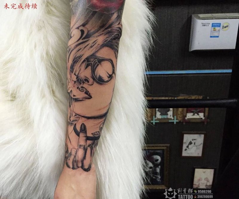 Fucking.纹身图片_手部手臂欧美写实New School欧美大妞纹身图案