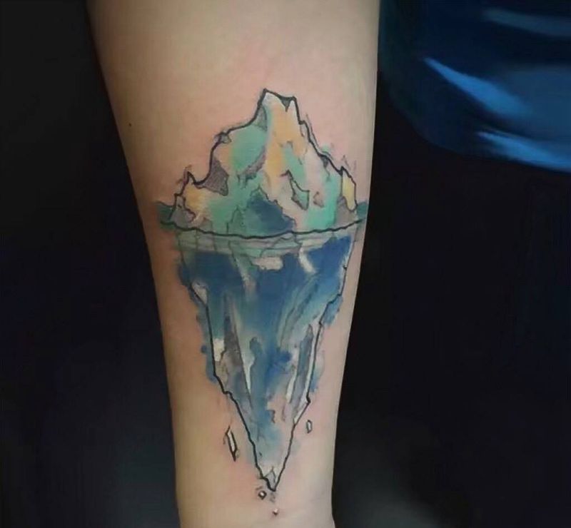 水彩冰山纹身图片