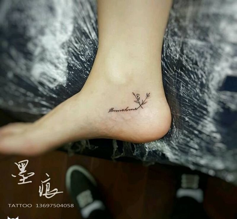 小呀小清新纹身图片_脚部清新字符植物成品纹身图案