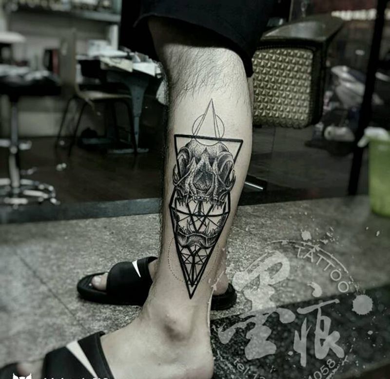 龙骨刺纹身图片_腿部脚部欧美清新几何动物鬼神图腾宗教成品纹身图案
