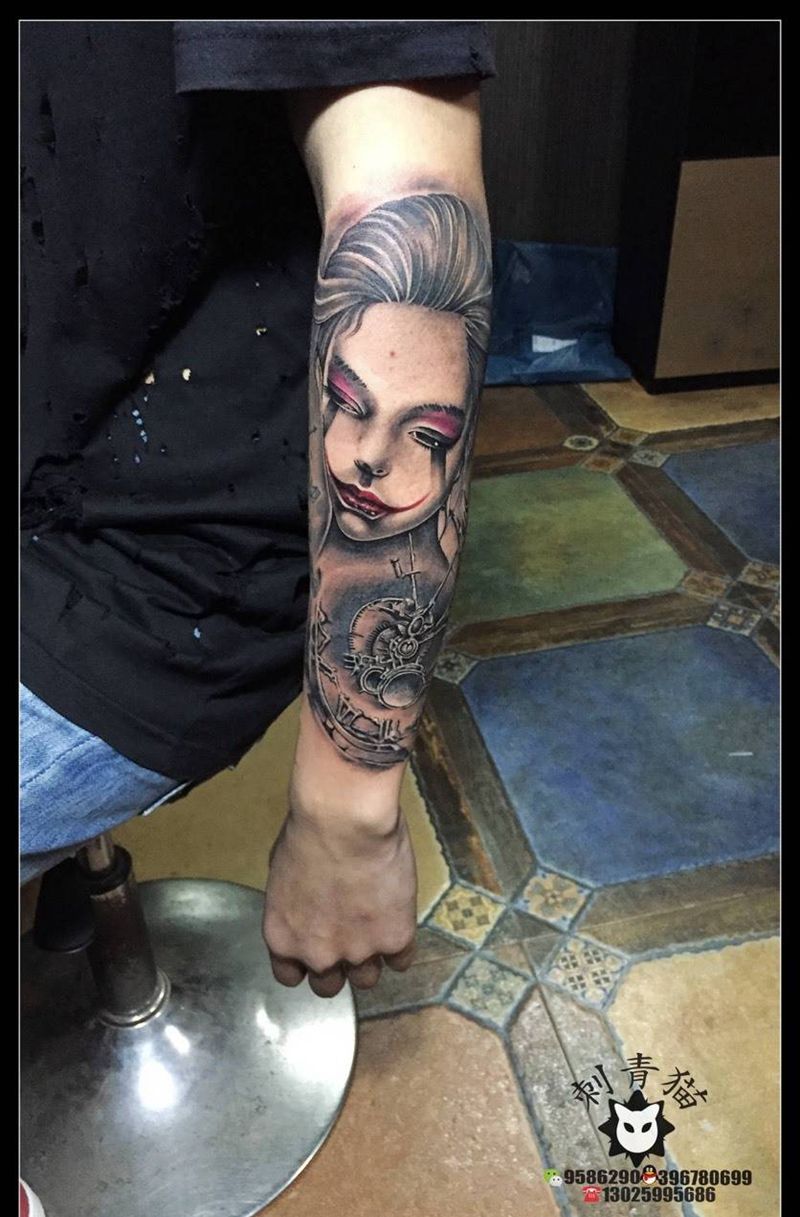 小丑女纹身图片_成品手臂手部欧美人物纹身图案