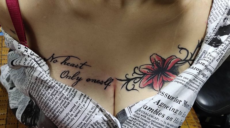 疤痕遮盖纹身图片_胸部纹身图案