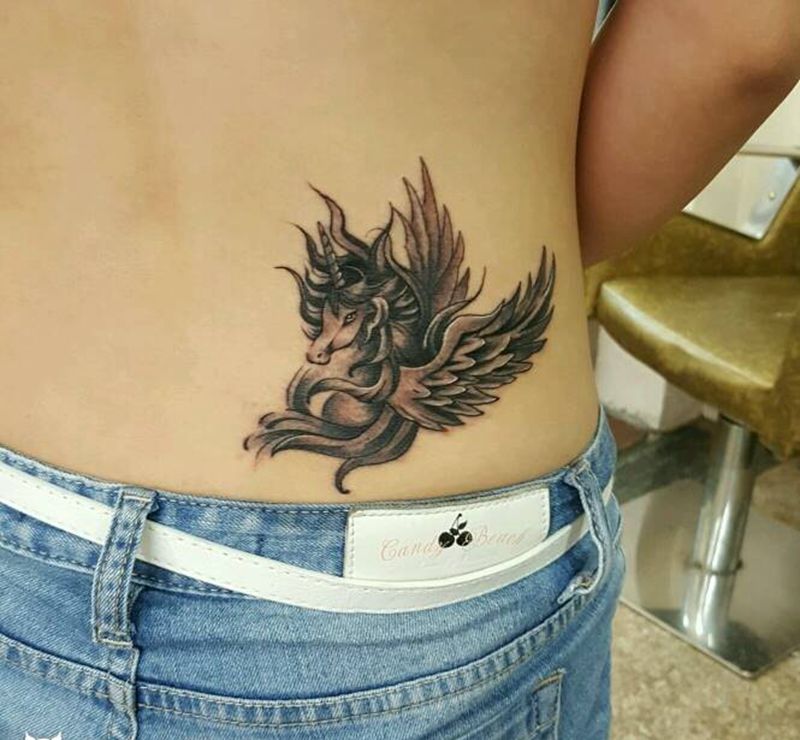 独角兽纹身图片_腹部腰部背部臀部欧美清新动物成品纹身图案