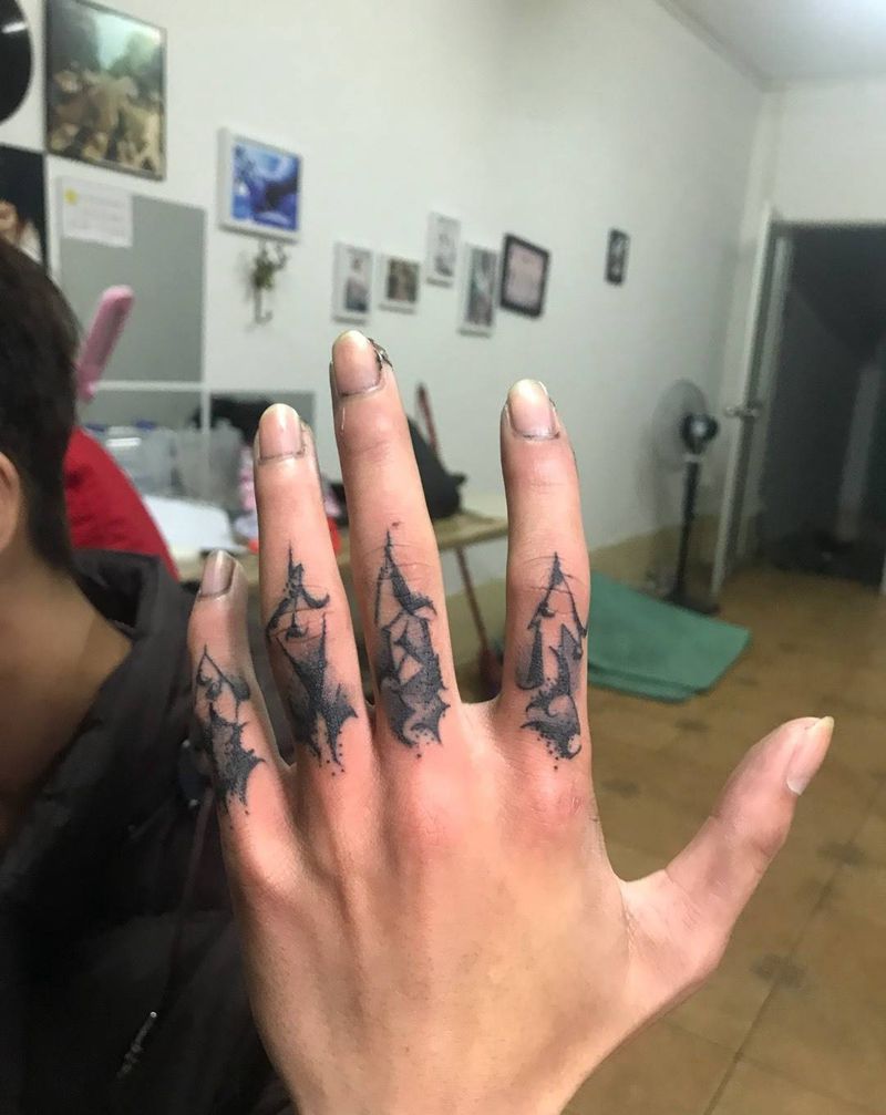 手指纹身图片_欧美奇卡诺几何手部手稿纹身图案