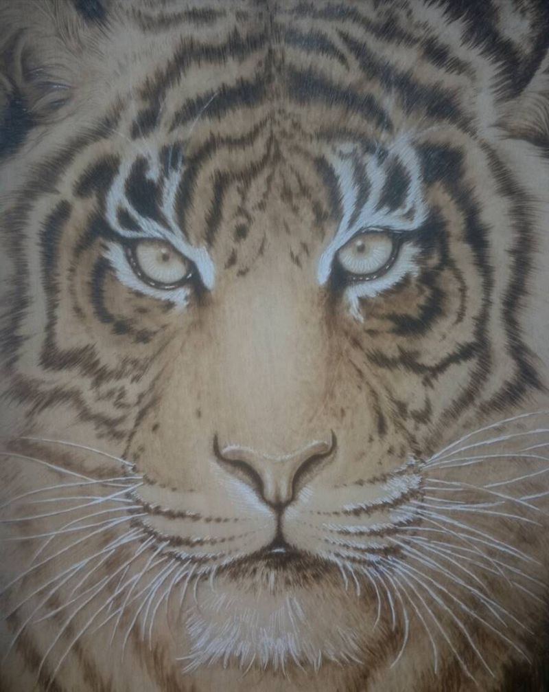 烙画虎头纹身图片_肩部腿部欧美写实纹身图案