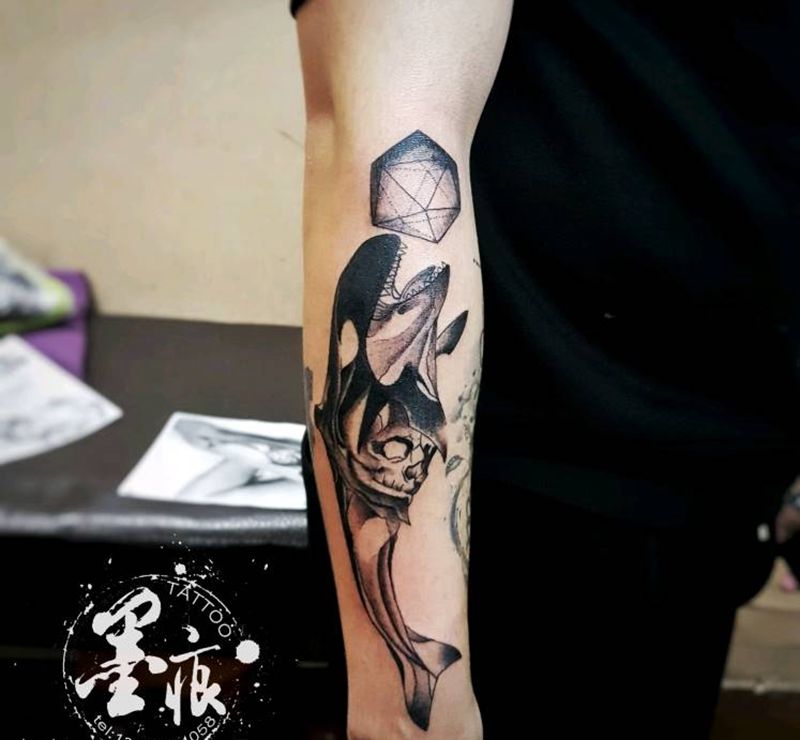 鲸纹身图片_手部欧美清新几何动物原创成品纹身图案