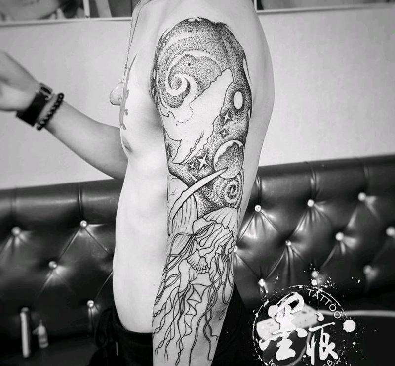 鲸、星空纹身图片_臀部手臂腿部手部脚部清新原创成品纹身图案