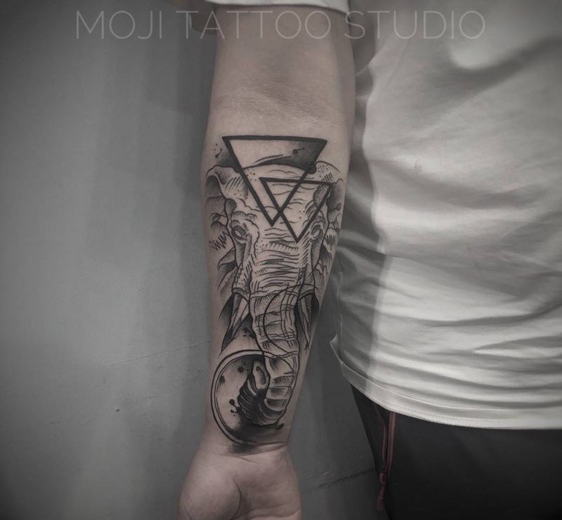 几何线条大象纹身图片