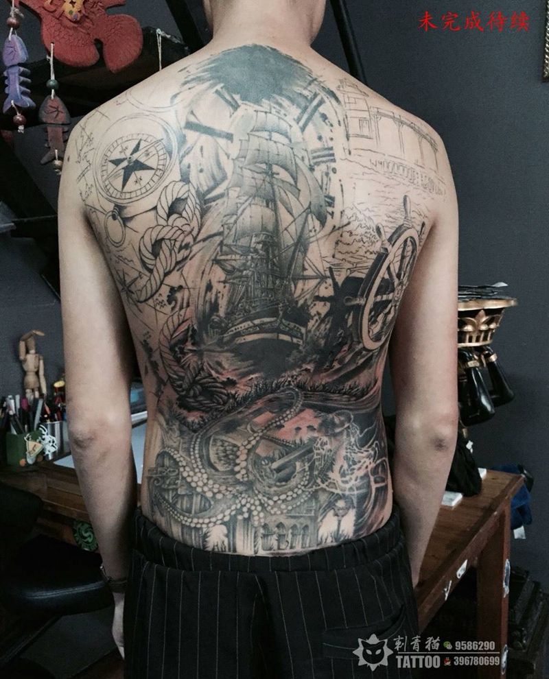 航海纹身图片_背部欧美写实New School帆船章鱼指南针纹身图案