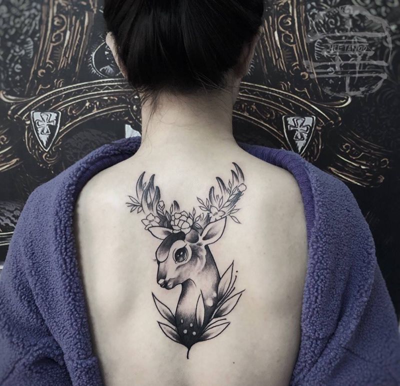 黑灰鹿纹身图片