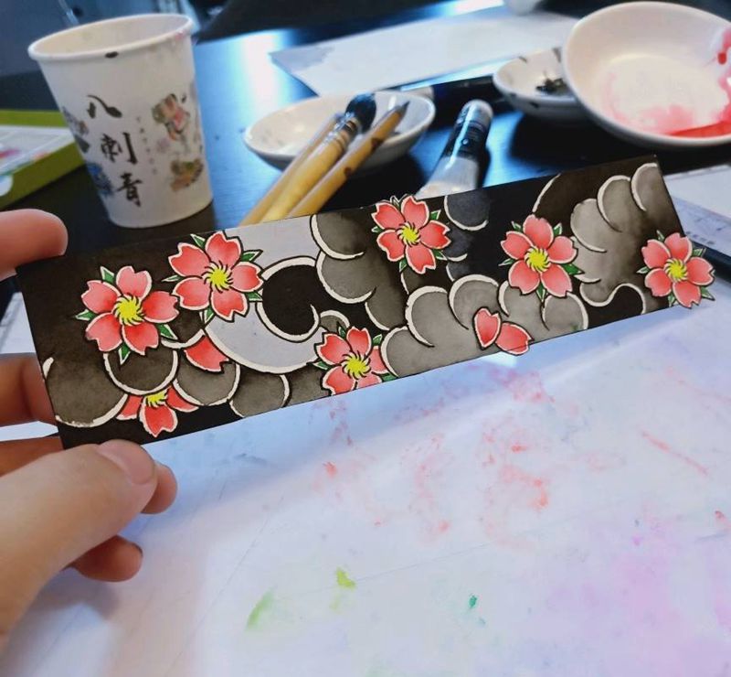 一人一图。樱花臂环纹身图片_老传统纹身图案