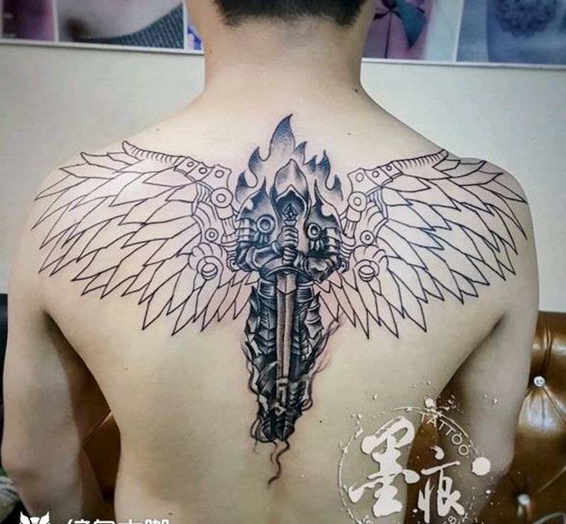 圣骑士纹身图片_颈部肩部腹部腰部背部脚部欧美传统原创成品纹身图案