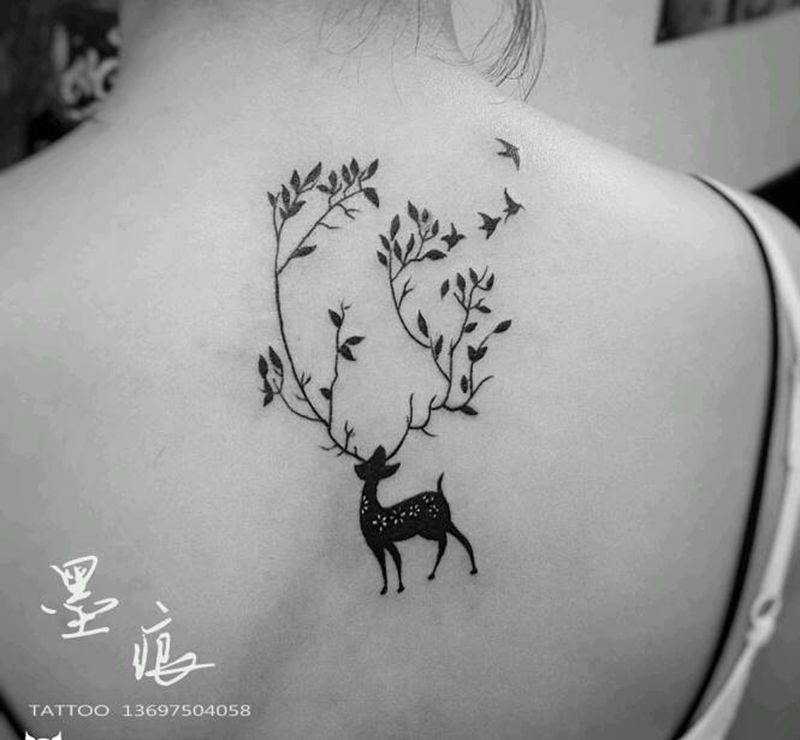 鹿纹身图片_背部清新几何动物成品纹身图案